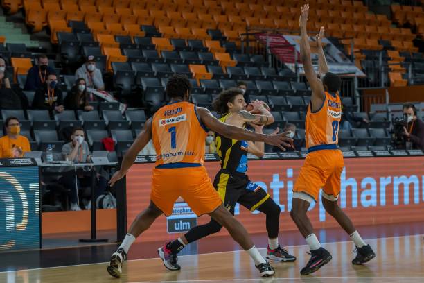 界因素的限 界因素的限