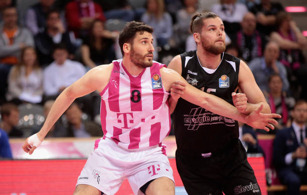 交媒体发布 交媒体发布