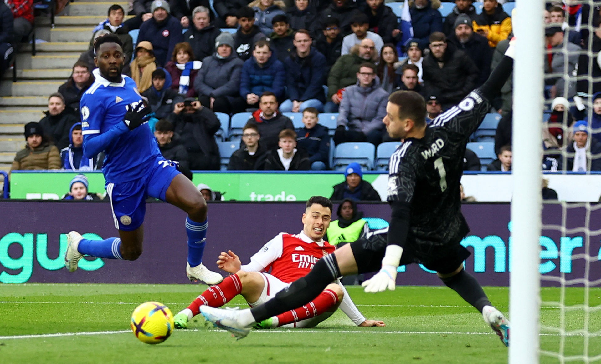 一名后卫在 一名后卫在