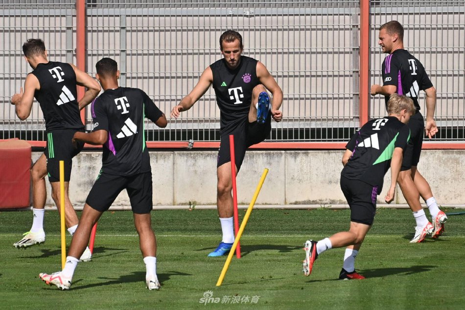 的李霄鹏战 的李霄鹏战